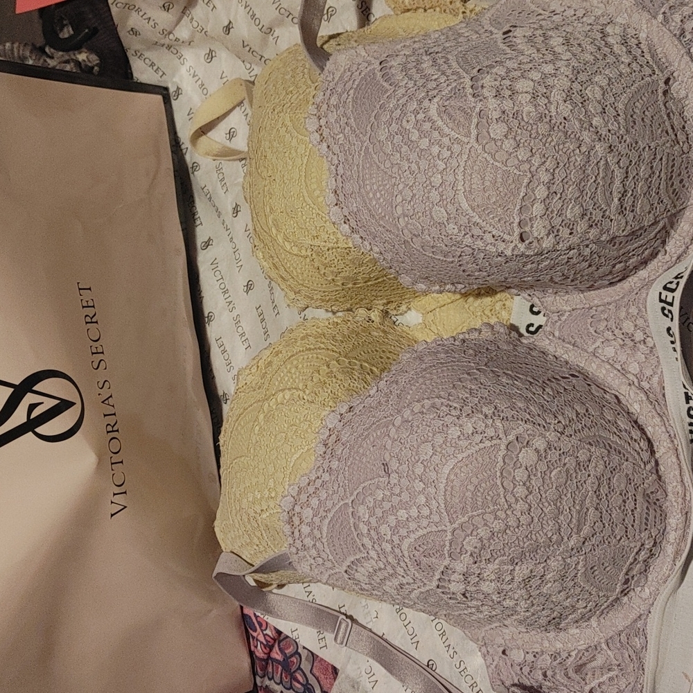 2 VS 34DDD (34 F)